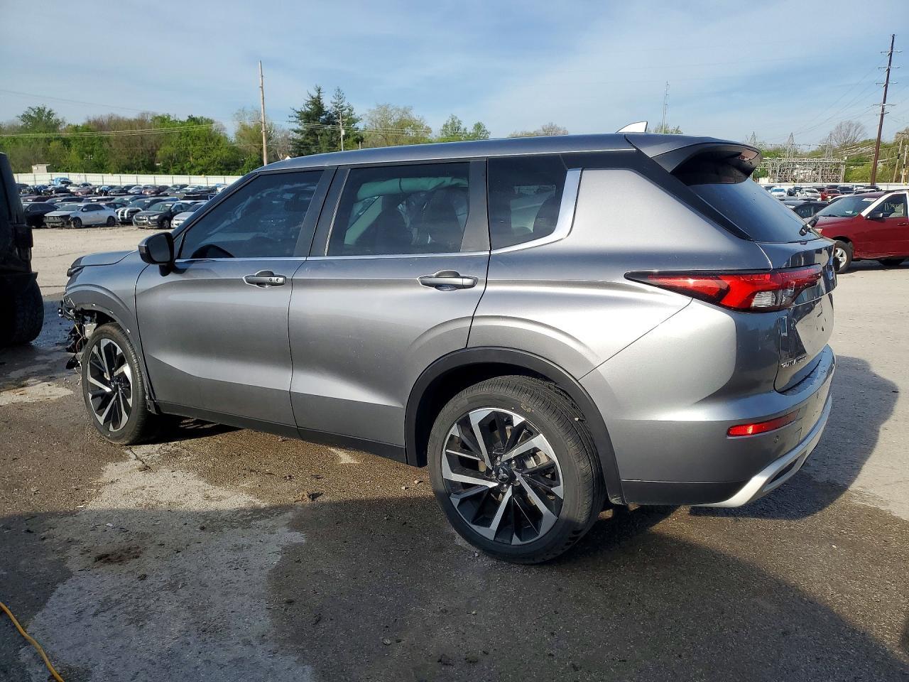 2023 Mitsubishi Outlander Se - Image 2