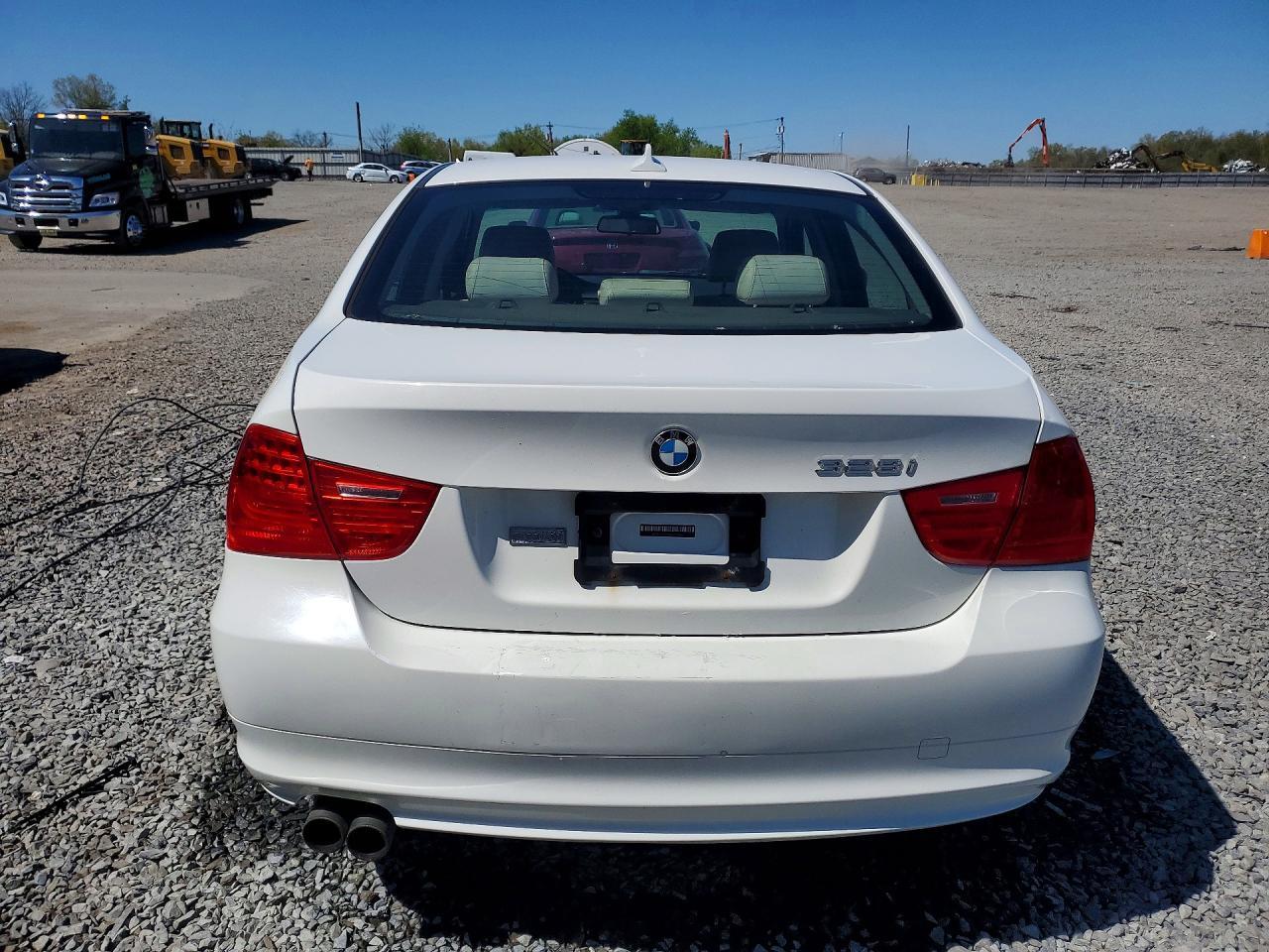 2011 BMW 328 Xi - Image 6