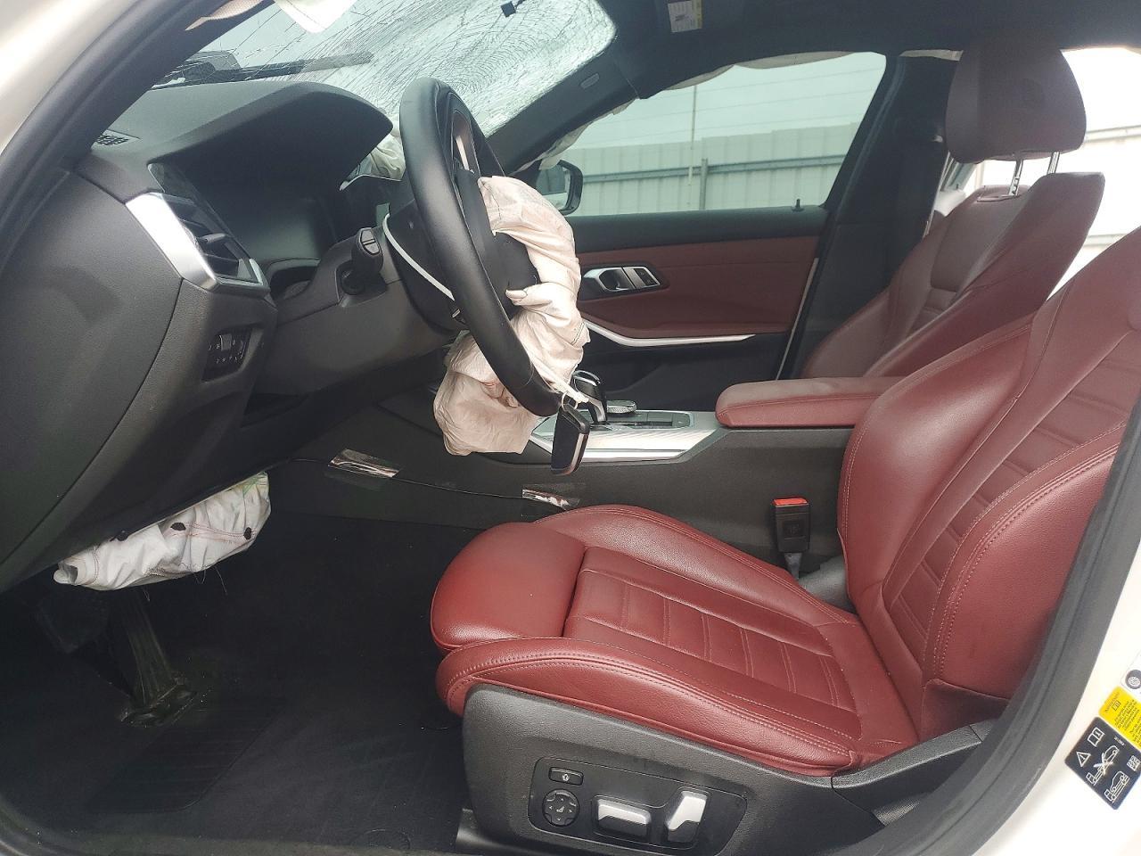 2022 BMW 330Xi - Фото 7