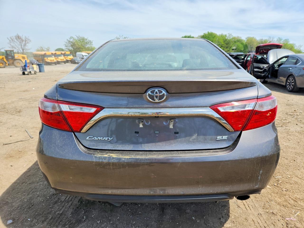 2017 Toyota Camry Se - Фото 6