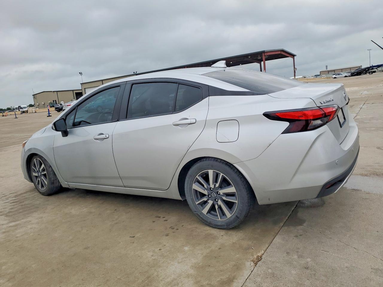 2020 Nissan Versa - Фото 2