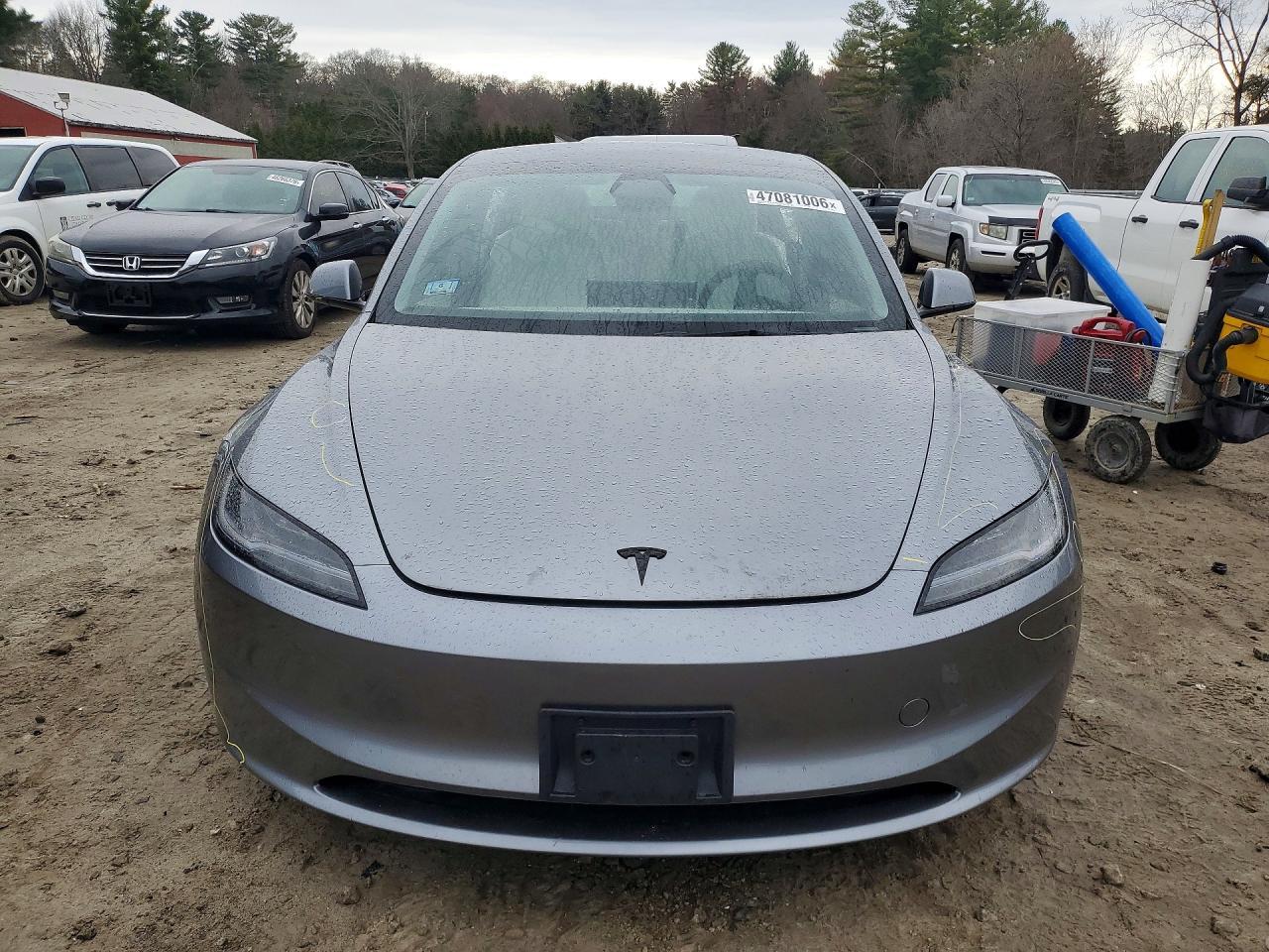 2025 Tesla Model 3 - Фото 5