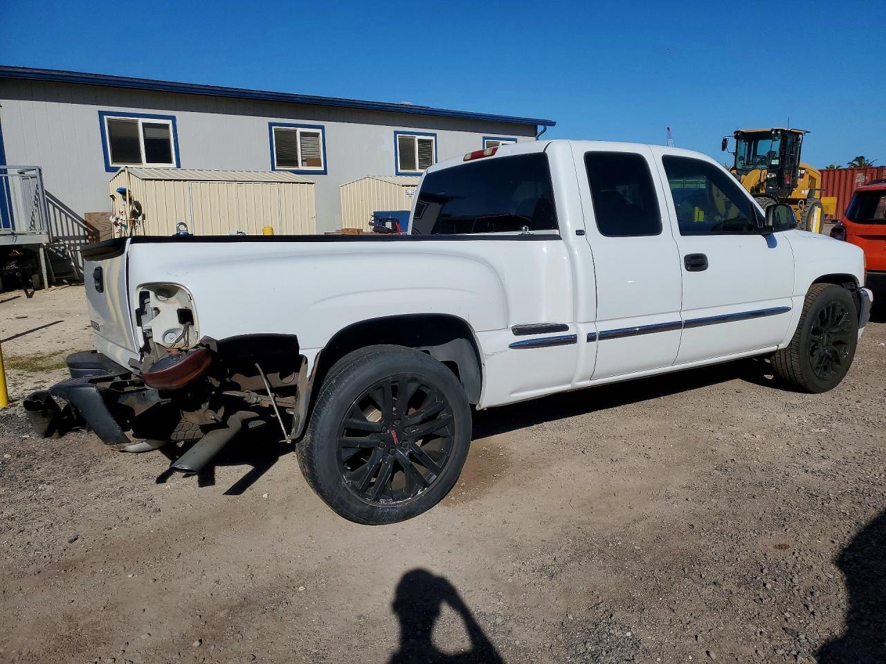 2002 GMC New Sierra C1500 - Фото 3
