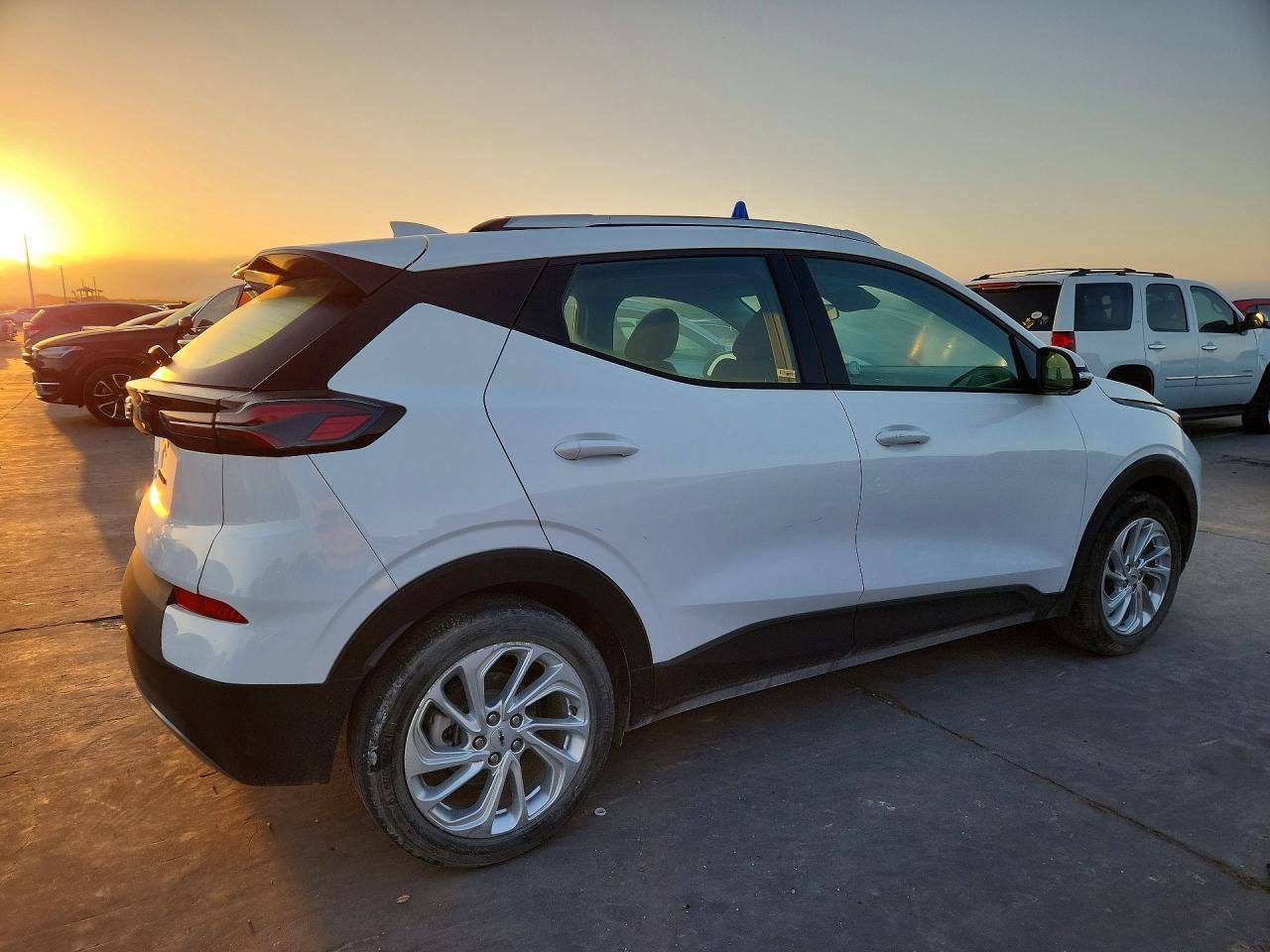 2023 Chevrolet Bolt Euv Lt - Image 3