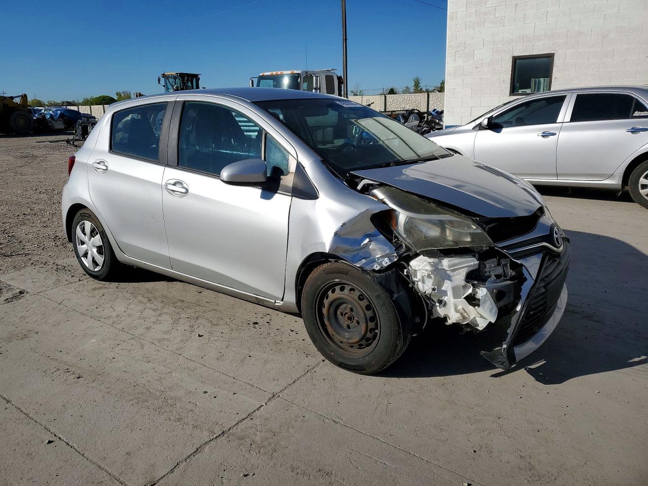 2015 Toyota Yaris 5-Door L - Фото 4