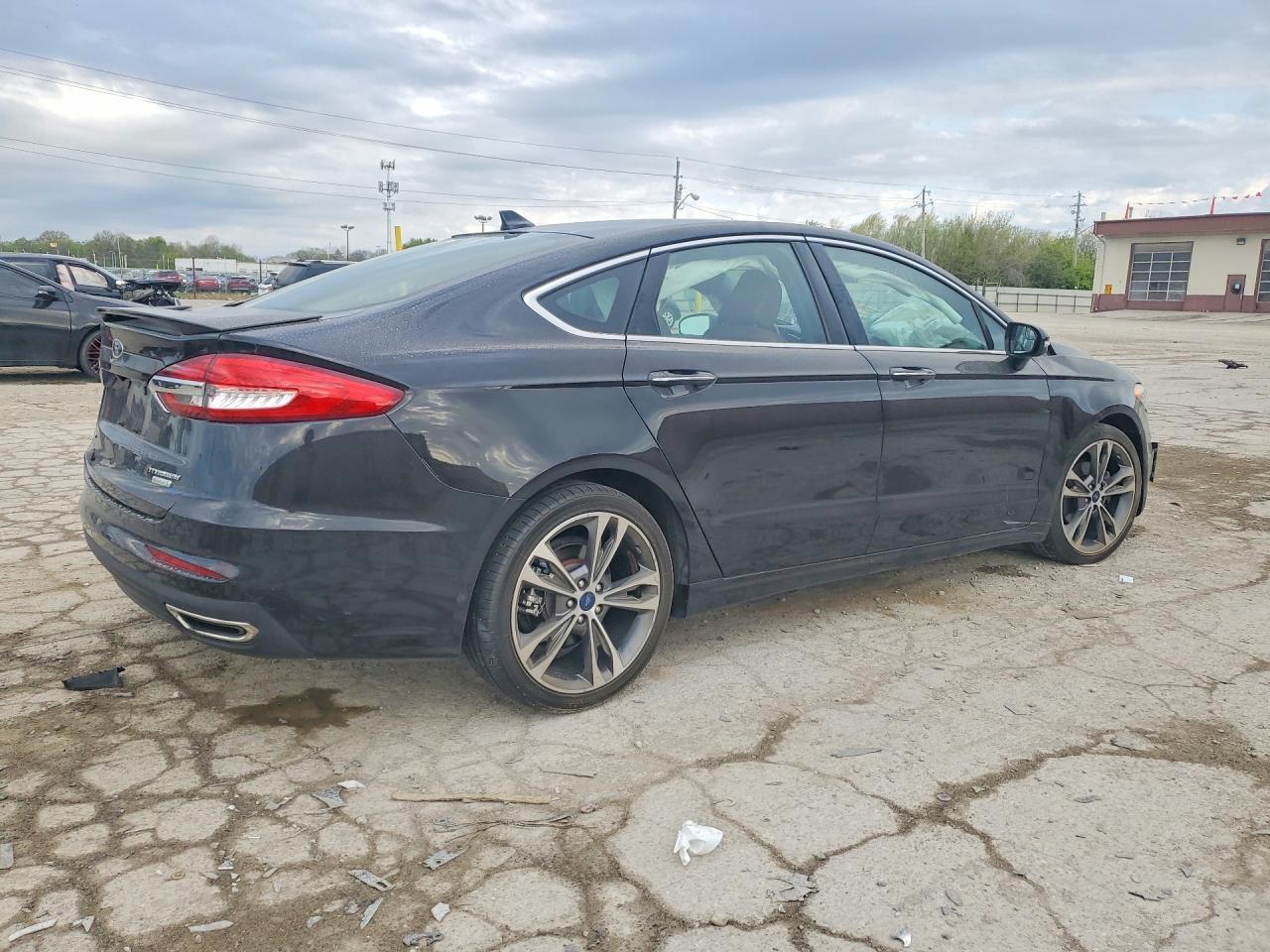 2020 Ford Fusion Titanium - Фото 3