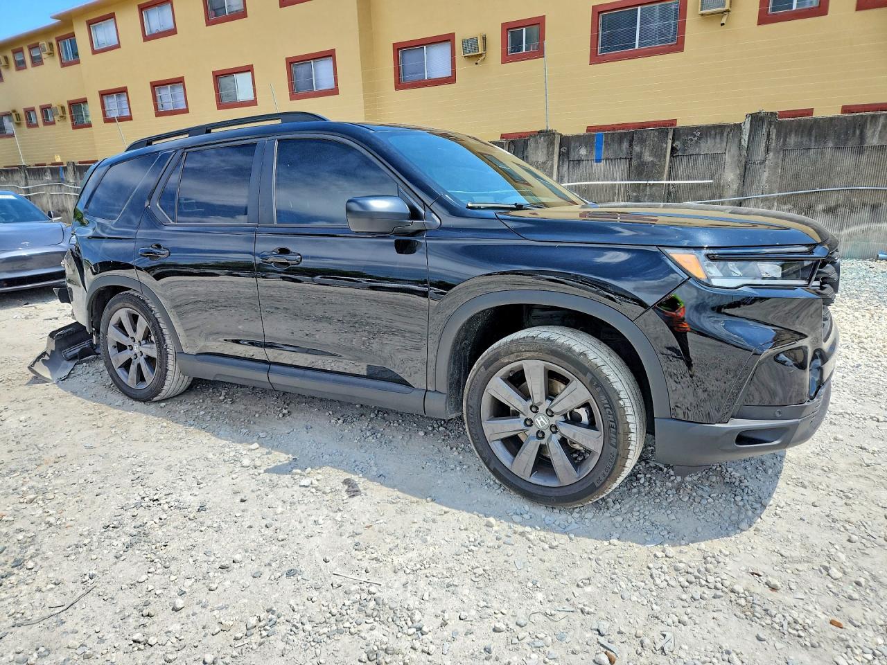 2025 Honda Pilot Sport - Image 4