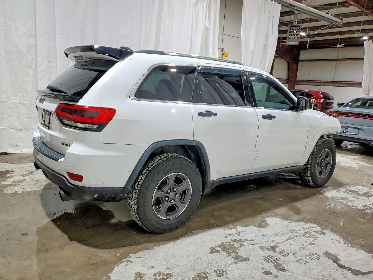 2017 Jeep Grand Cherokee Laredo - Image 3