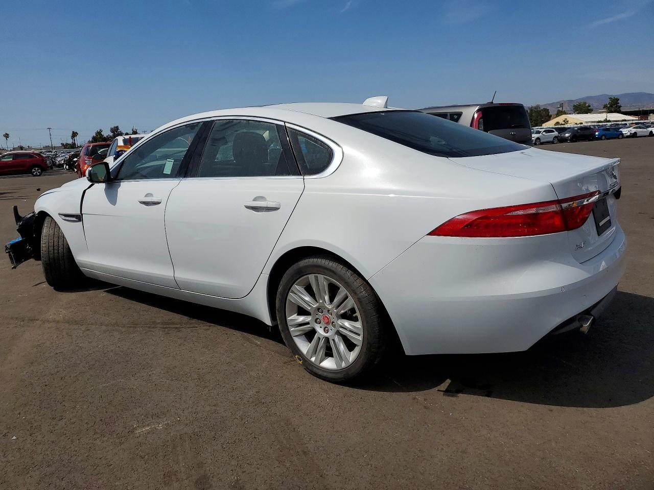 2016 Jaguar Xf Premium - Image 2