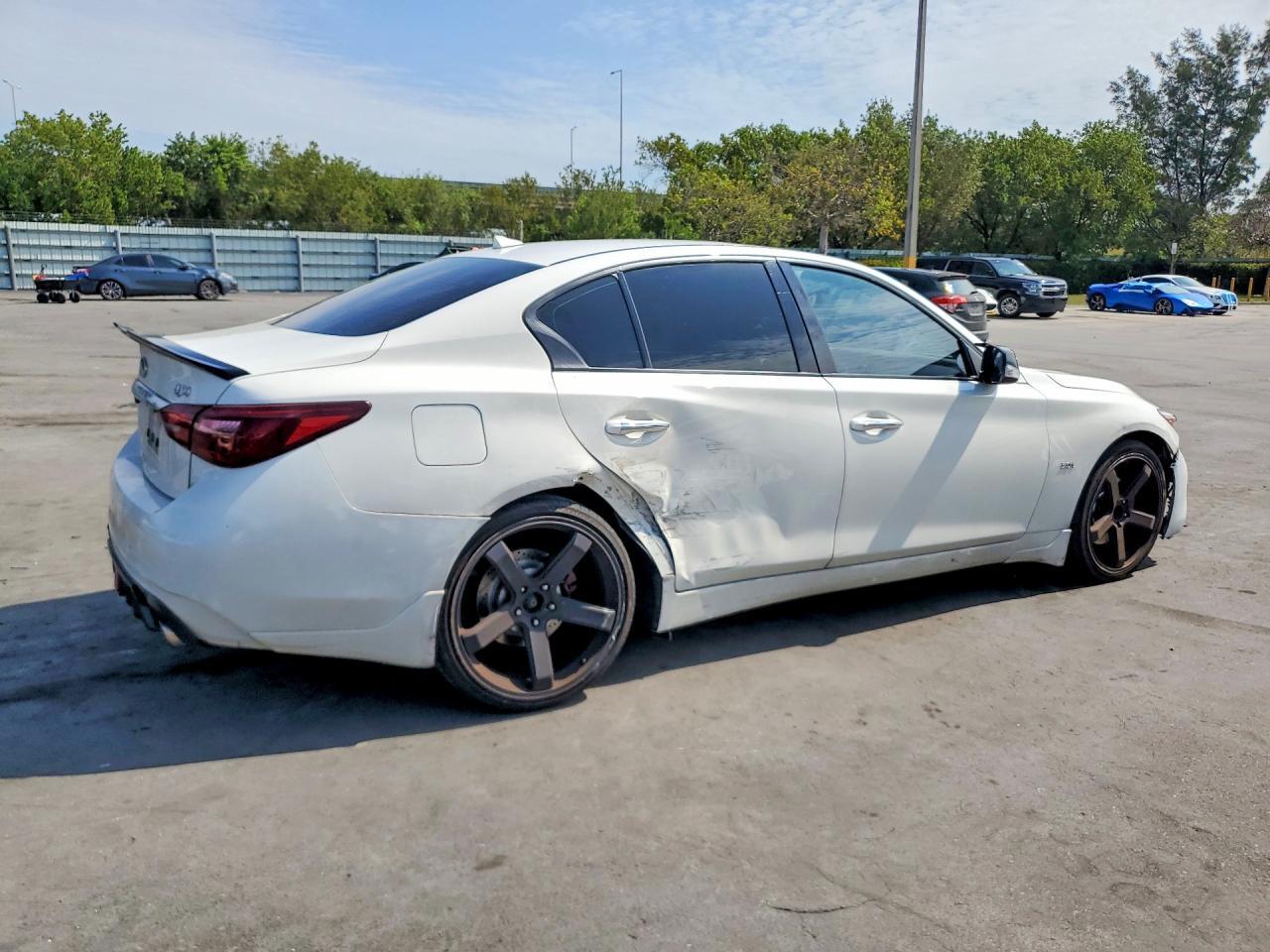 2018 Infiniti Q50 3.0T Luxe - Фото 3