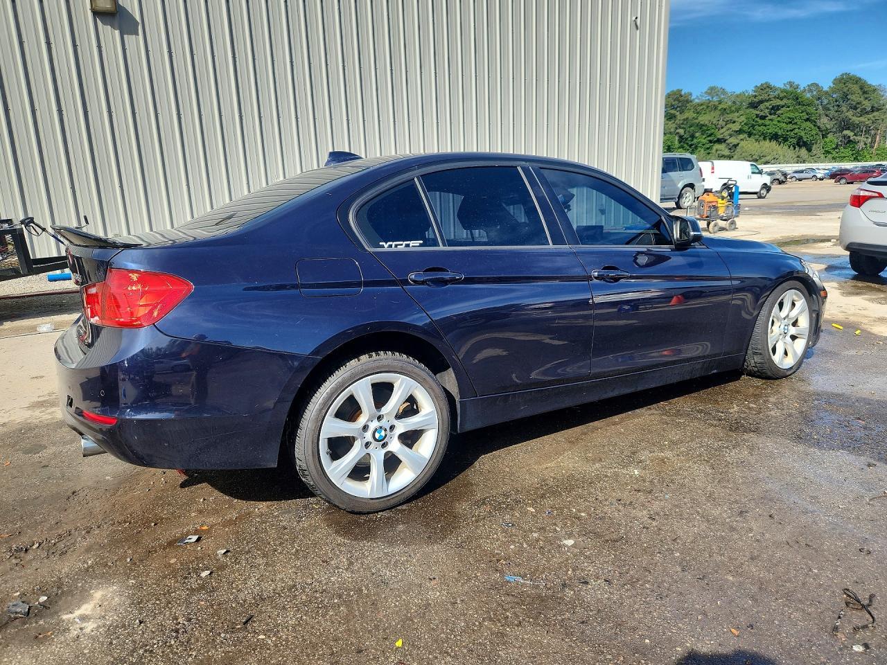 2014 BMW 335 Xi - Фото 3