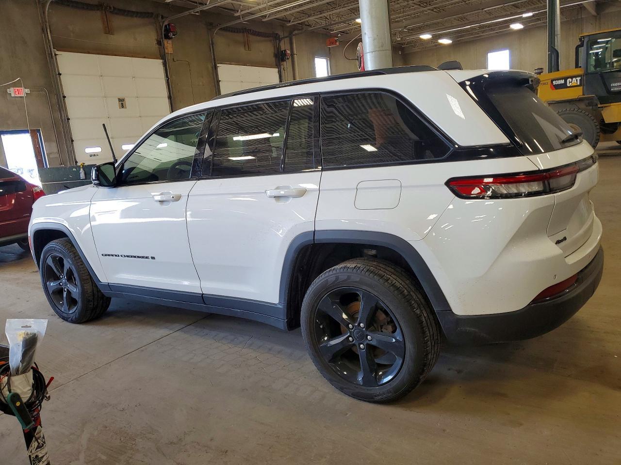 2023 Jeep Grand Cherokee Limited - Image 2