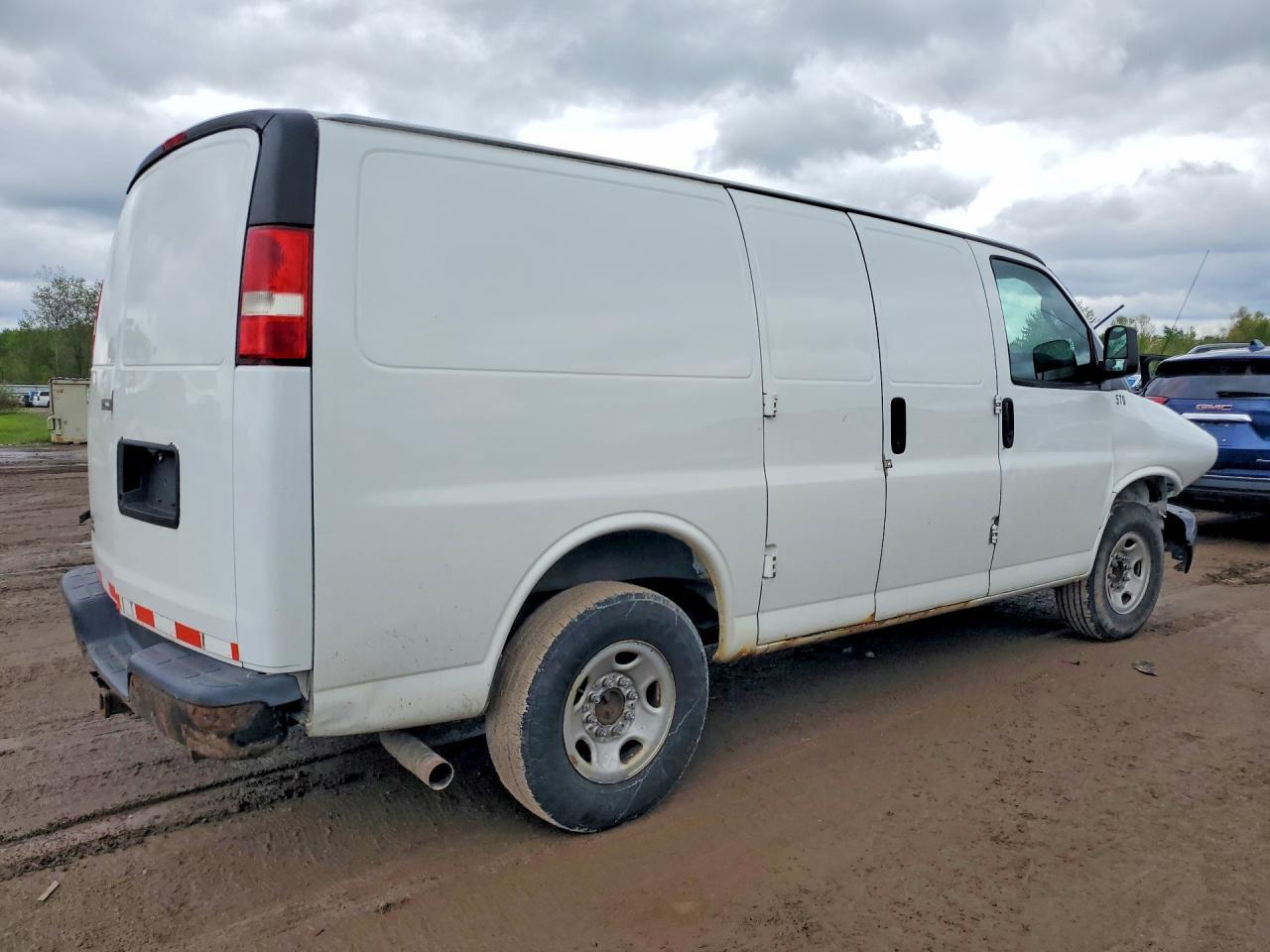 2016 Chevrolet Express G2500 - Фото 3