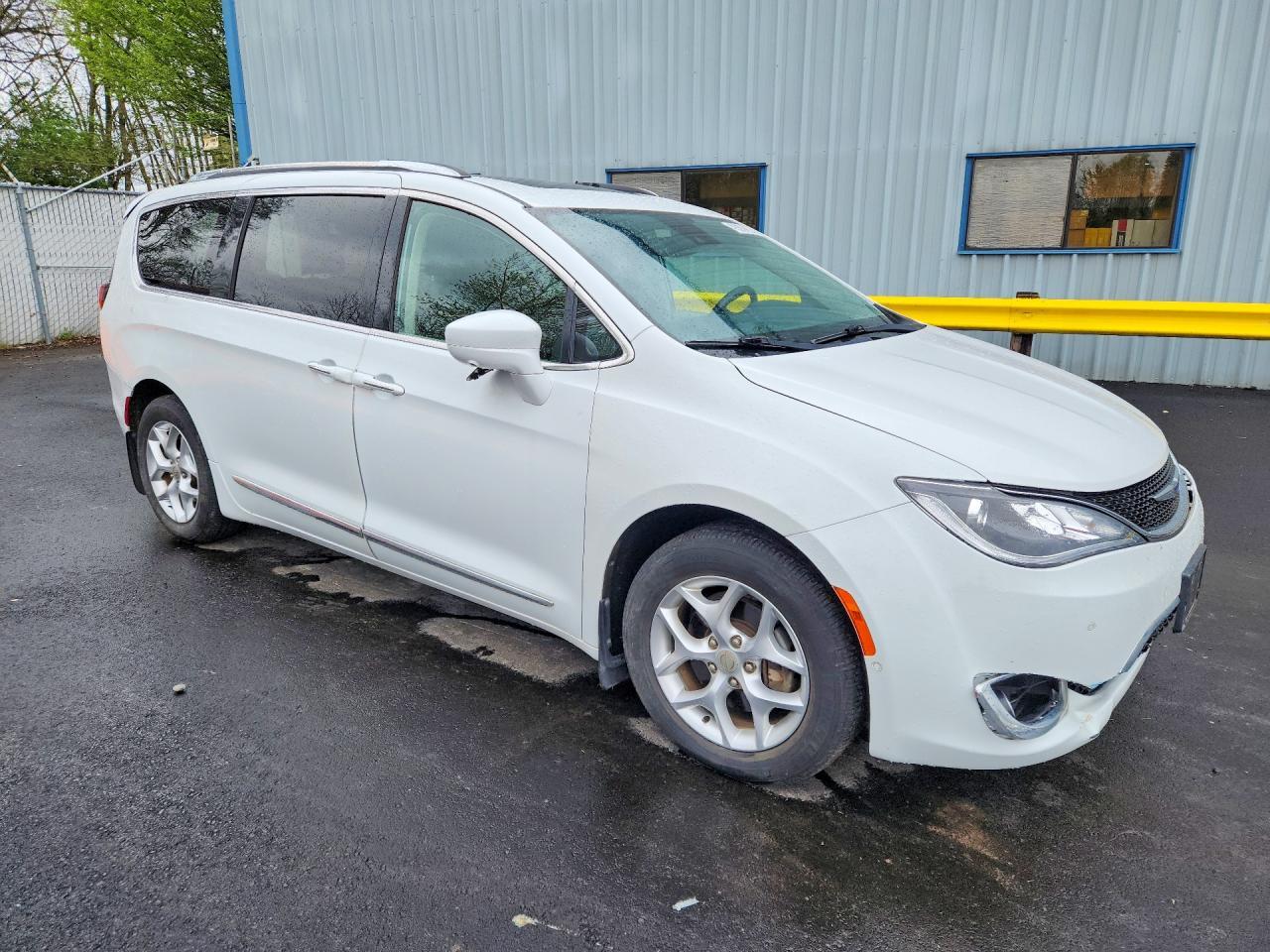 2020 Chrysler Pacifica Touring L Plus - Фото 4