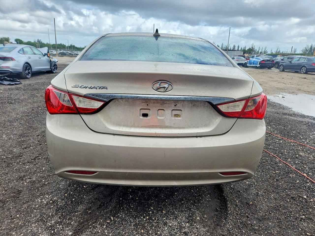 2011 Hyundai Sonata Gls - Image 6