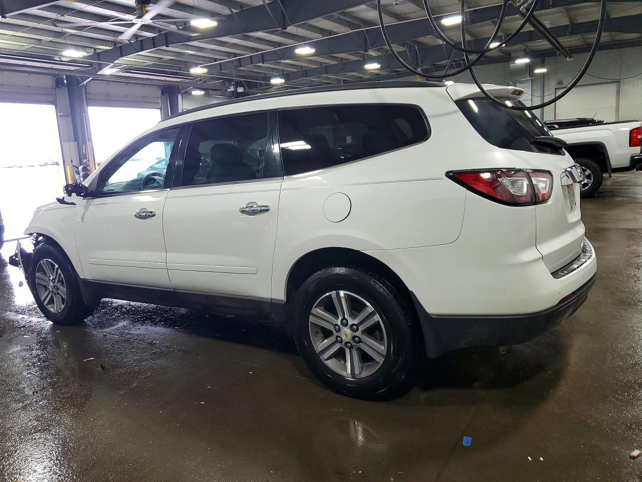2017 Chevrolet Traverse Lt - Фото 2