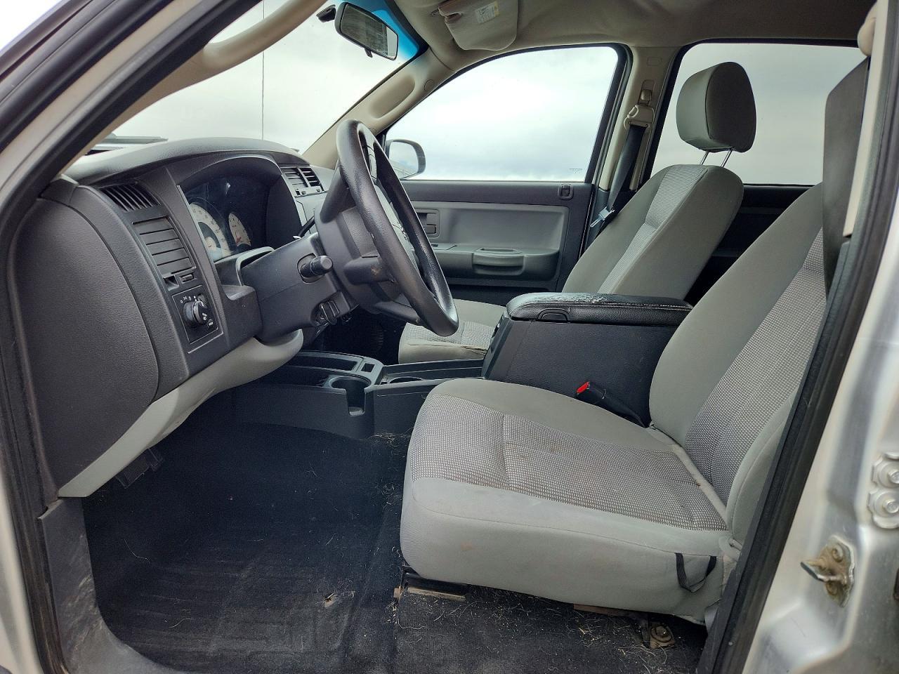 2010 Dodge Dakota - Image 7