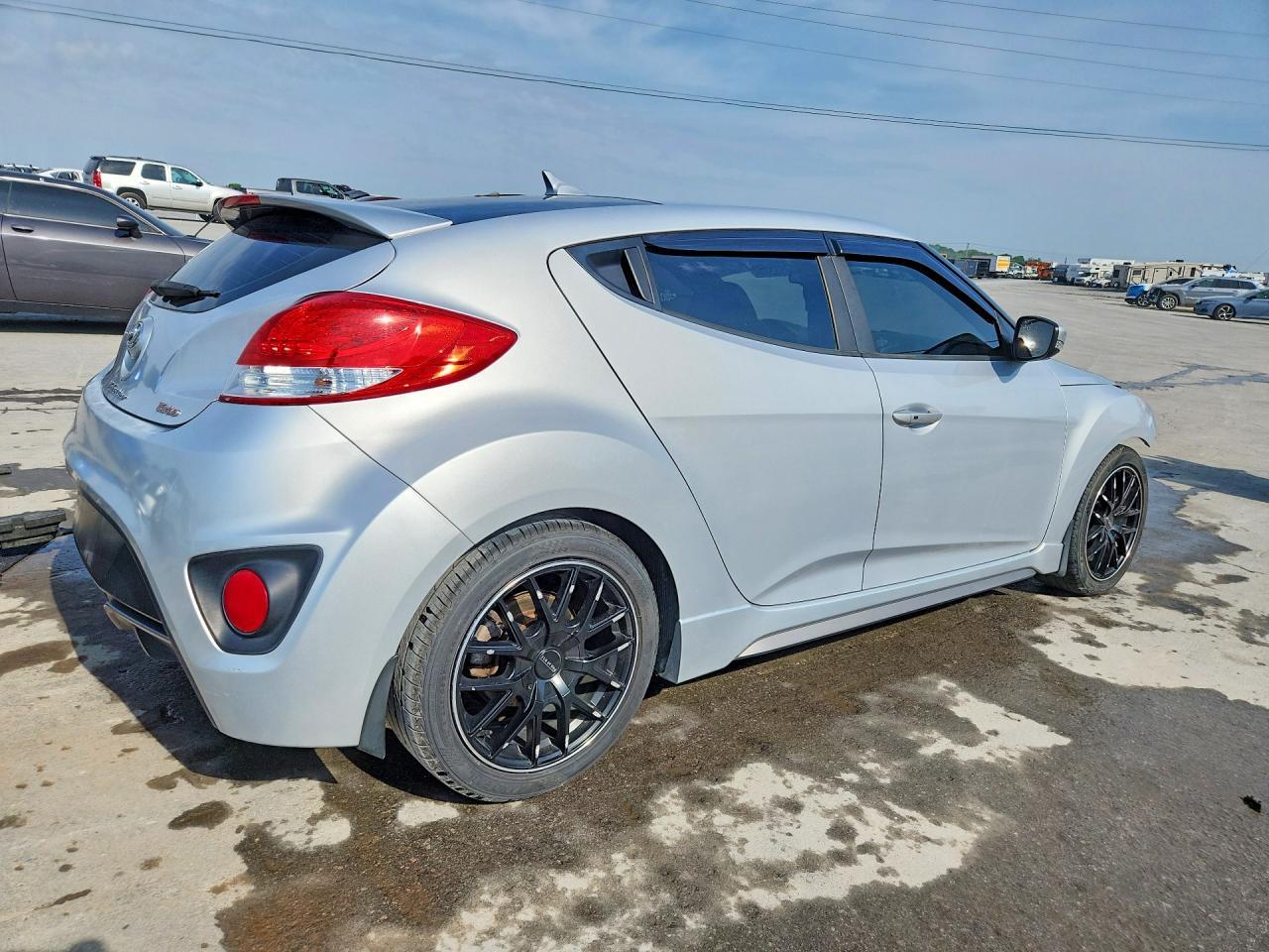 2016 Hyundai Veloster Turbo - Image 3