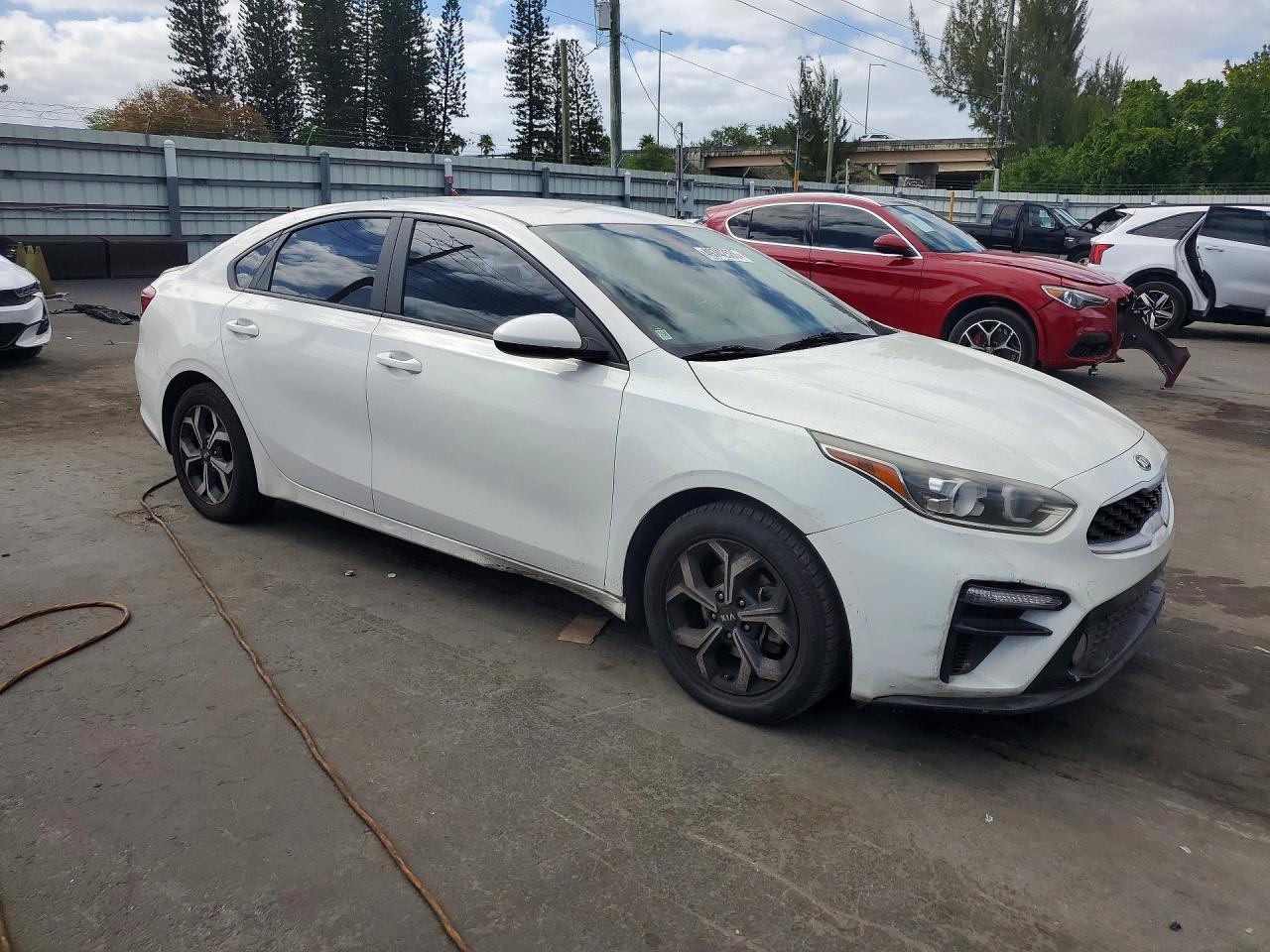 2021 Kia Forte Lxs - Фото 4