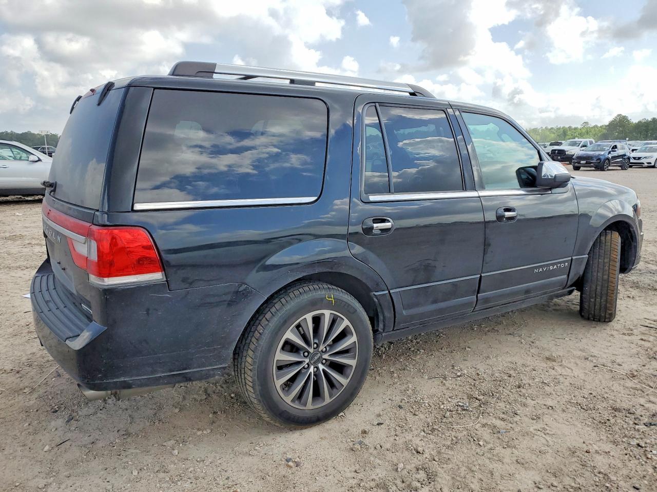 2016 Lincoln Navigator Select - Image 3
