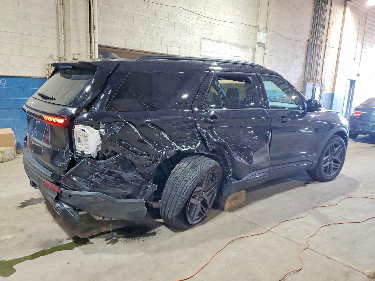 2025 Ford Explorer St - Image 3