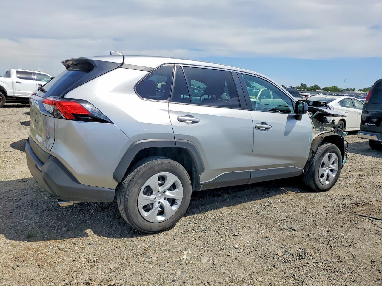 2024 Toyota Rav4 Le - Image 3