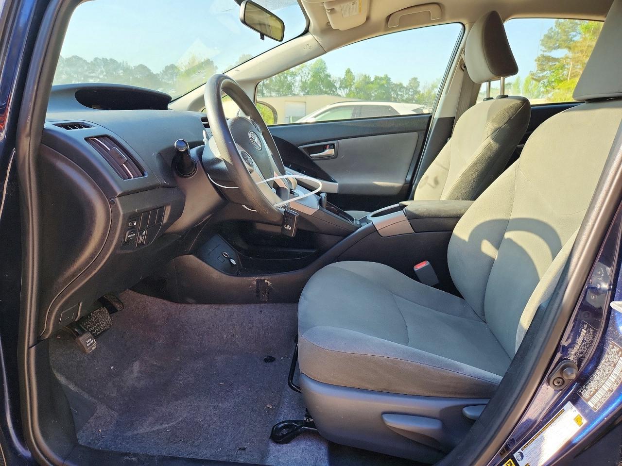 2015 Toyota Prius Two - Фото 7