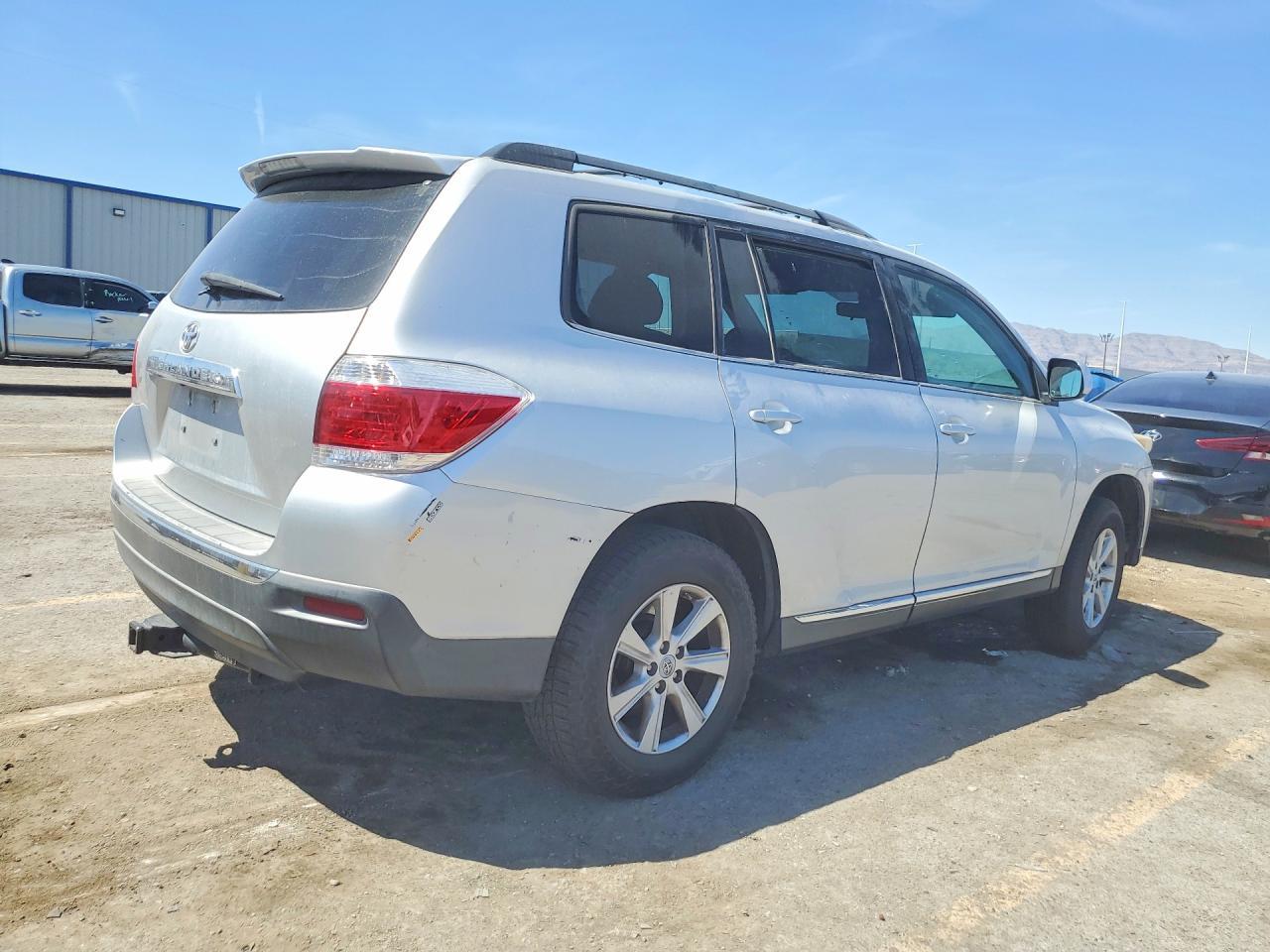 2011 Toyota Highlander Base - Фото 3