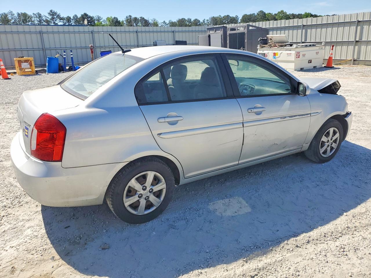 2011 Hyundai Accent Gls - Фото 3