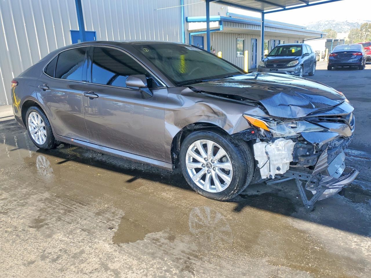 2018 Toyota Camry Le - Image 4