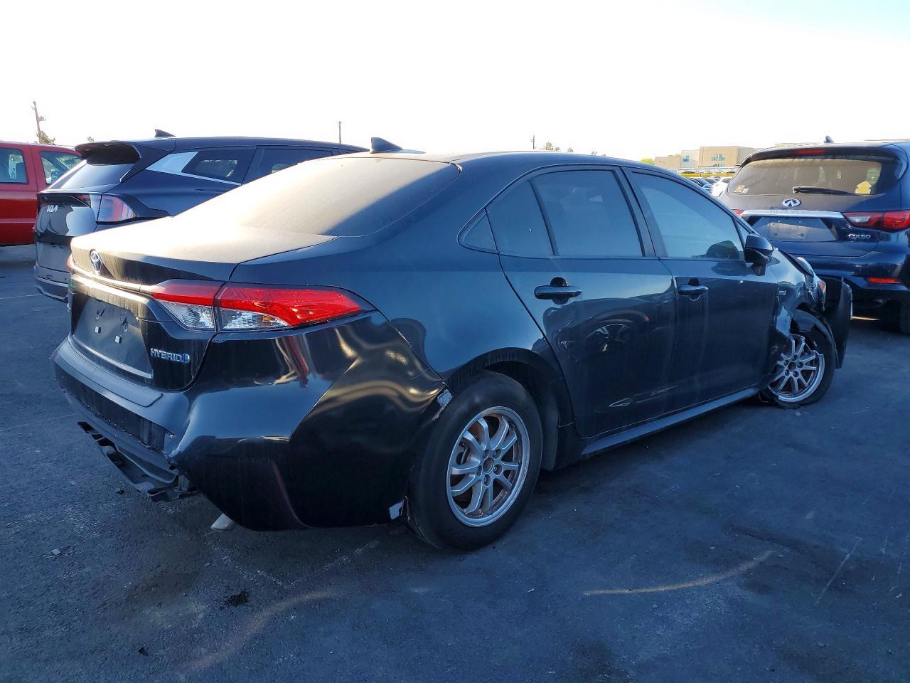 2021 Toyota Corolla Le - Фото 3