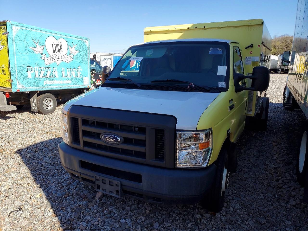 2018 Ford Econoline E450 Super Duty Cutaway Van