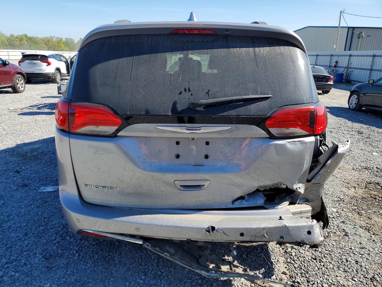 2019 Chrysler Pacifica - Image 6
