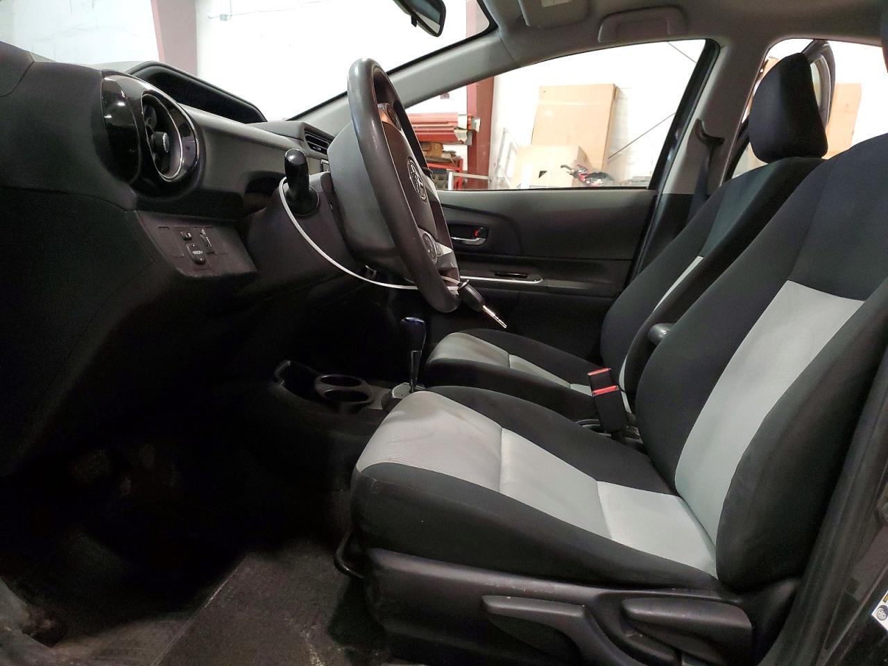 2016 Toyota Prius C Persona Special Edition - Фото 7