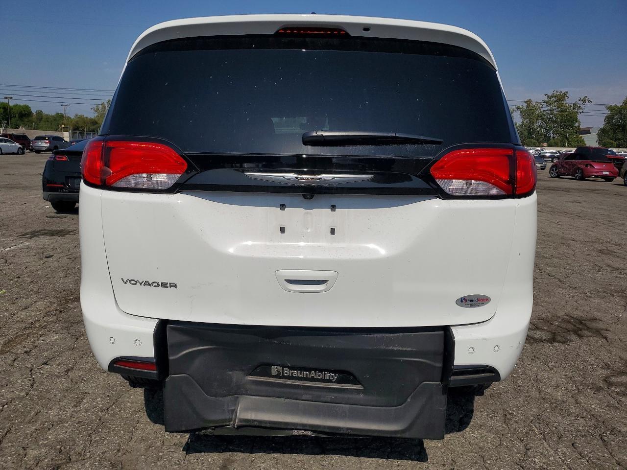 2025 Chrysler Voyager Lx - Фото 6