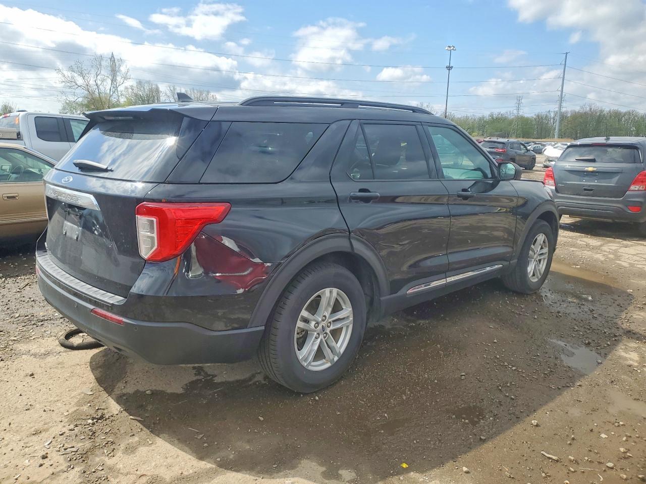 2022 Ford Explorer Xlt - Image 3