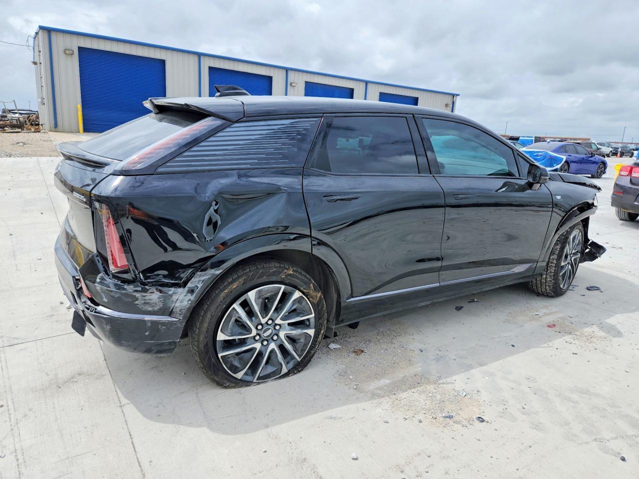 2025 Cadillac Optiq Sport - Фото 3