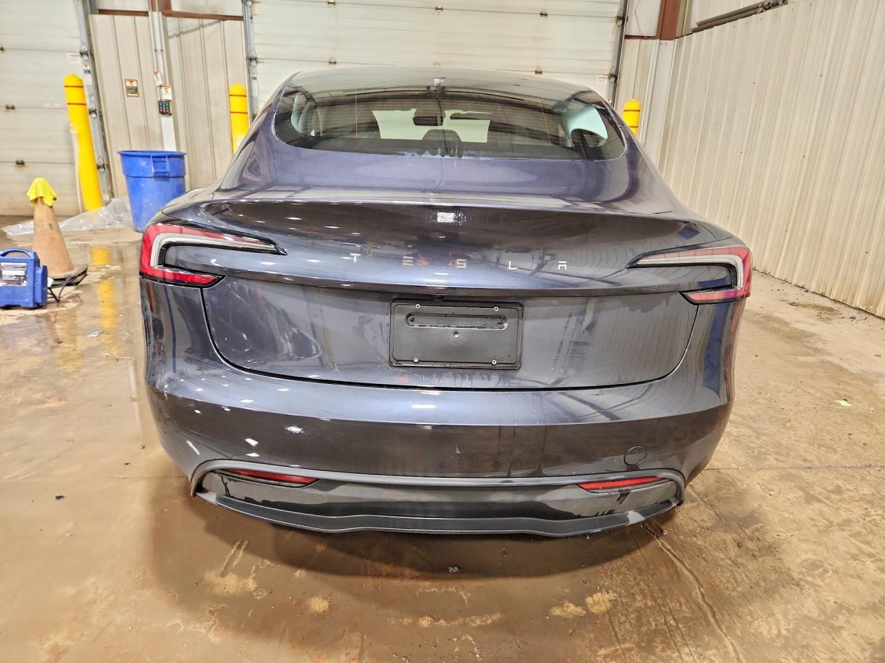 2025 Tesla Model 3 - Фото 6