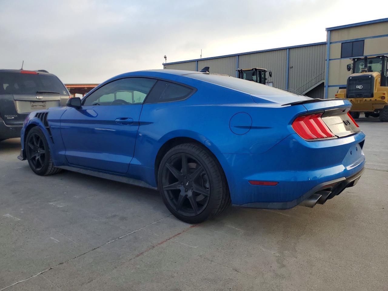 2021 Ford Mustang Gt - Фото 2