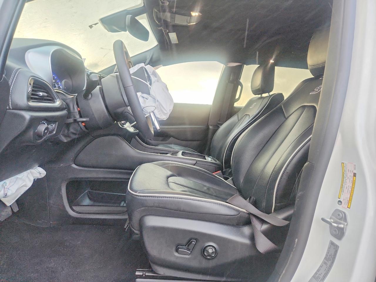 2025 Chrysler Pacifica Limited - Image 7