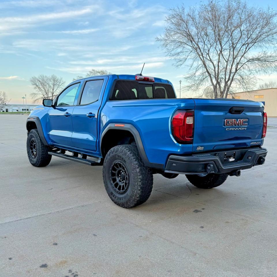 2024 GMC Canyon At4X - Image 3