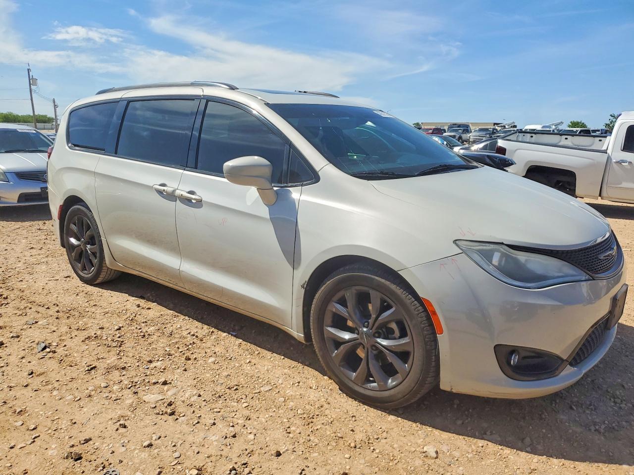 2020 Chrysler Pacifica Touring - Image 4