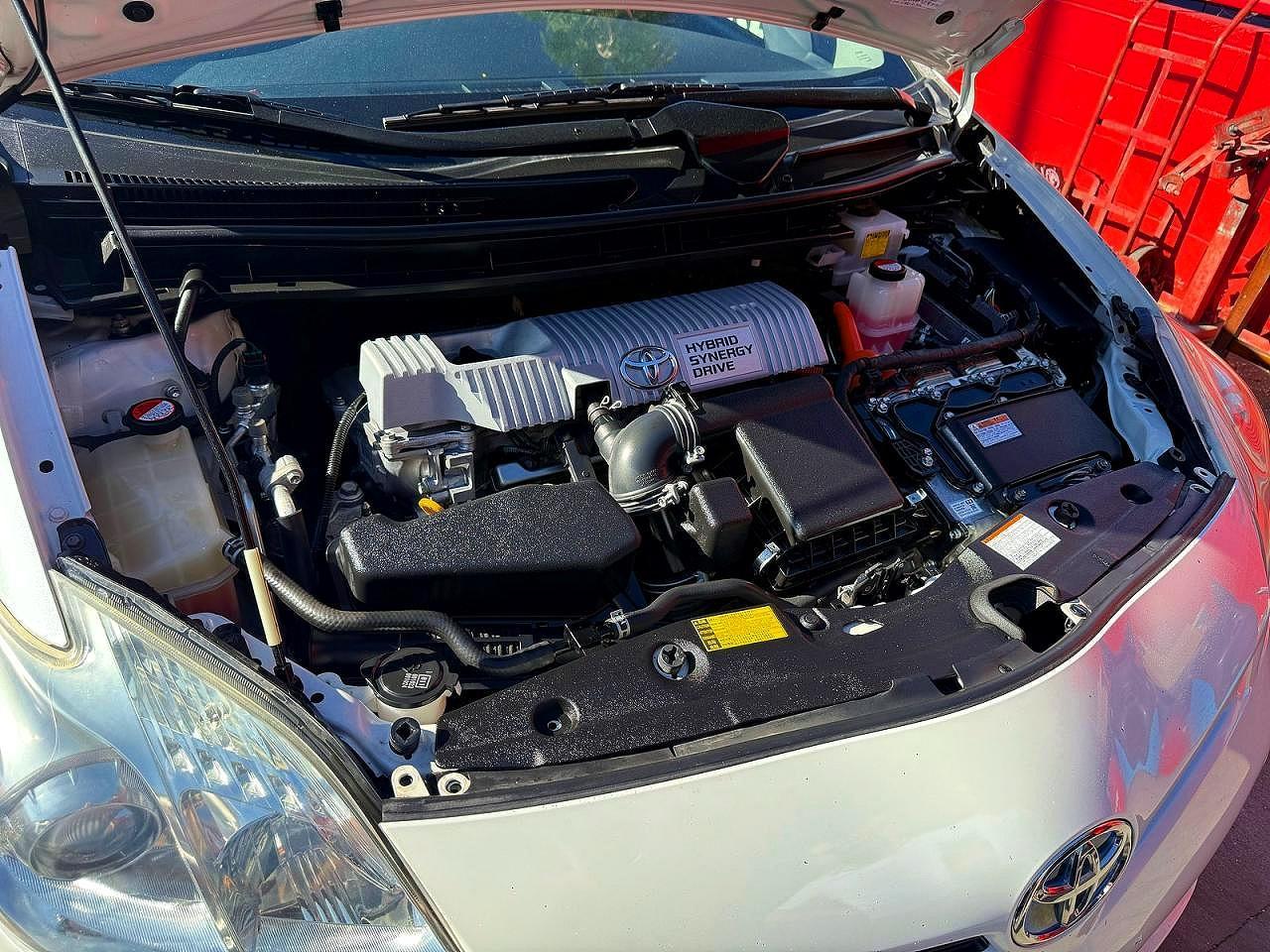 2015 Toyota Prius Two - Фото 7