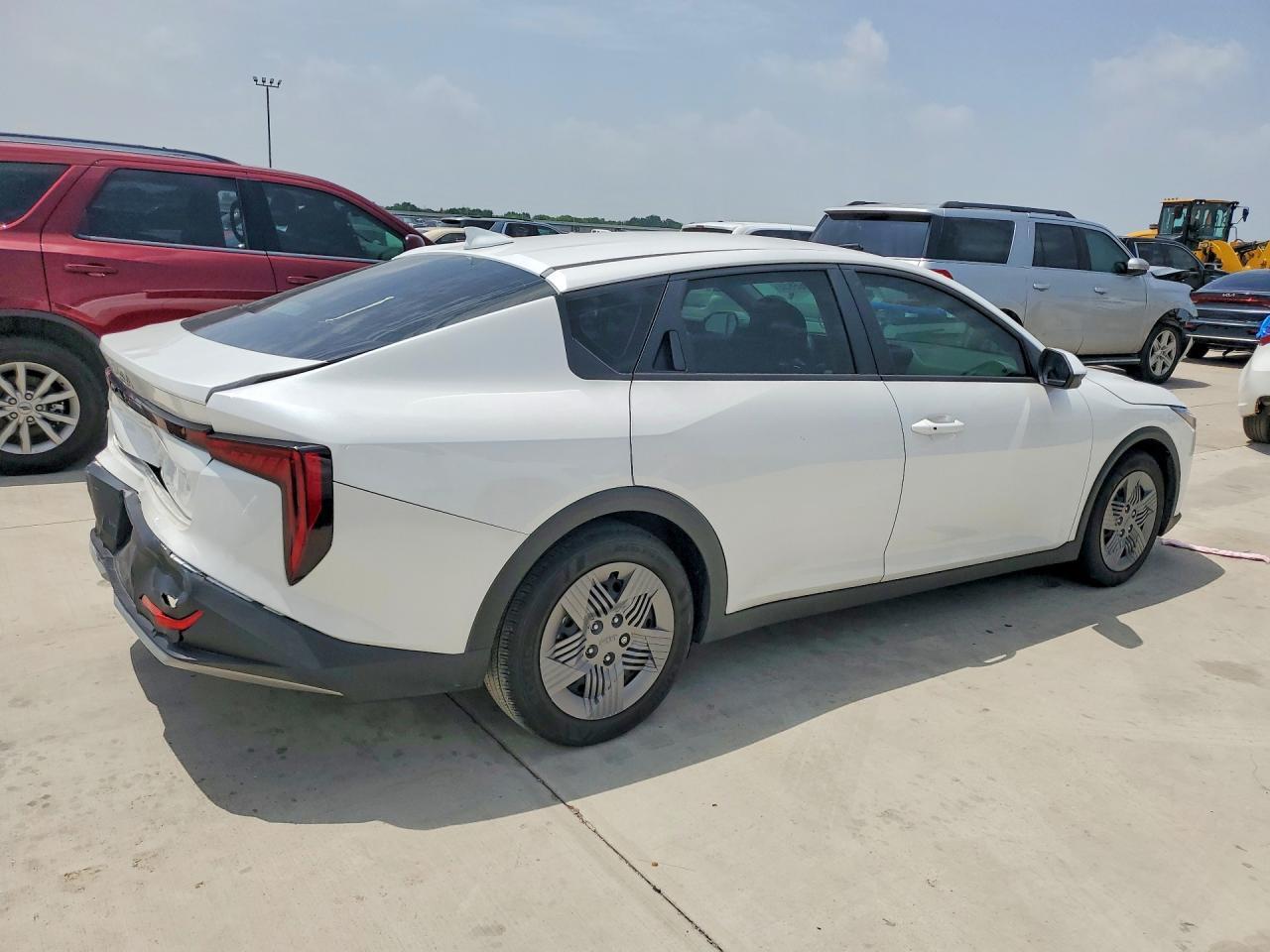 2025 Kia K4 Lx - Фото 3