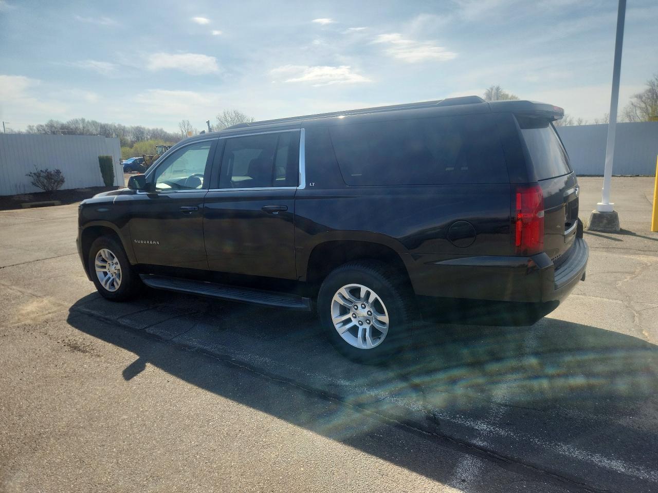 2017 Chevrolet Suburban K1500 Lt - Фото 2