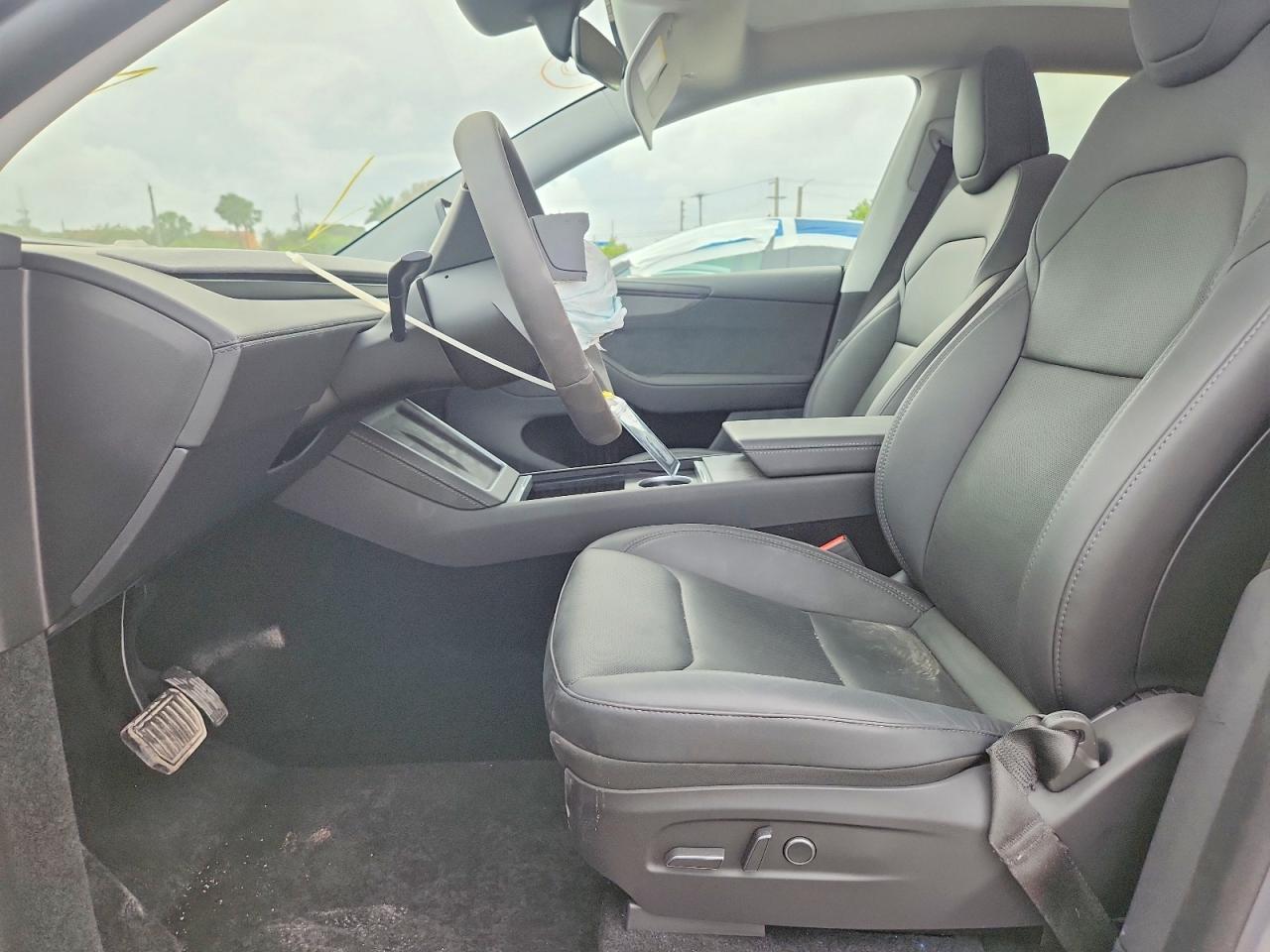 2026 Tesla Model Y - Фото 7