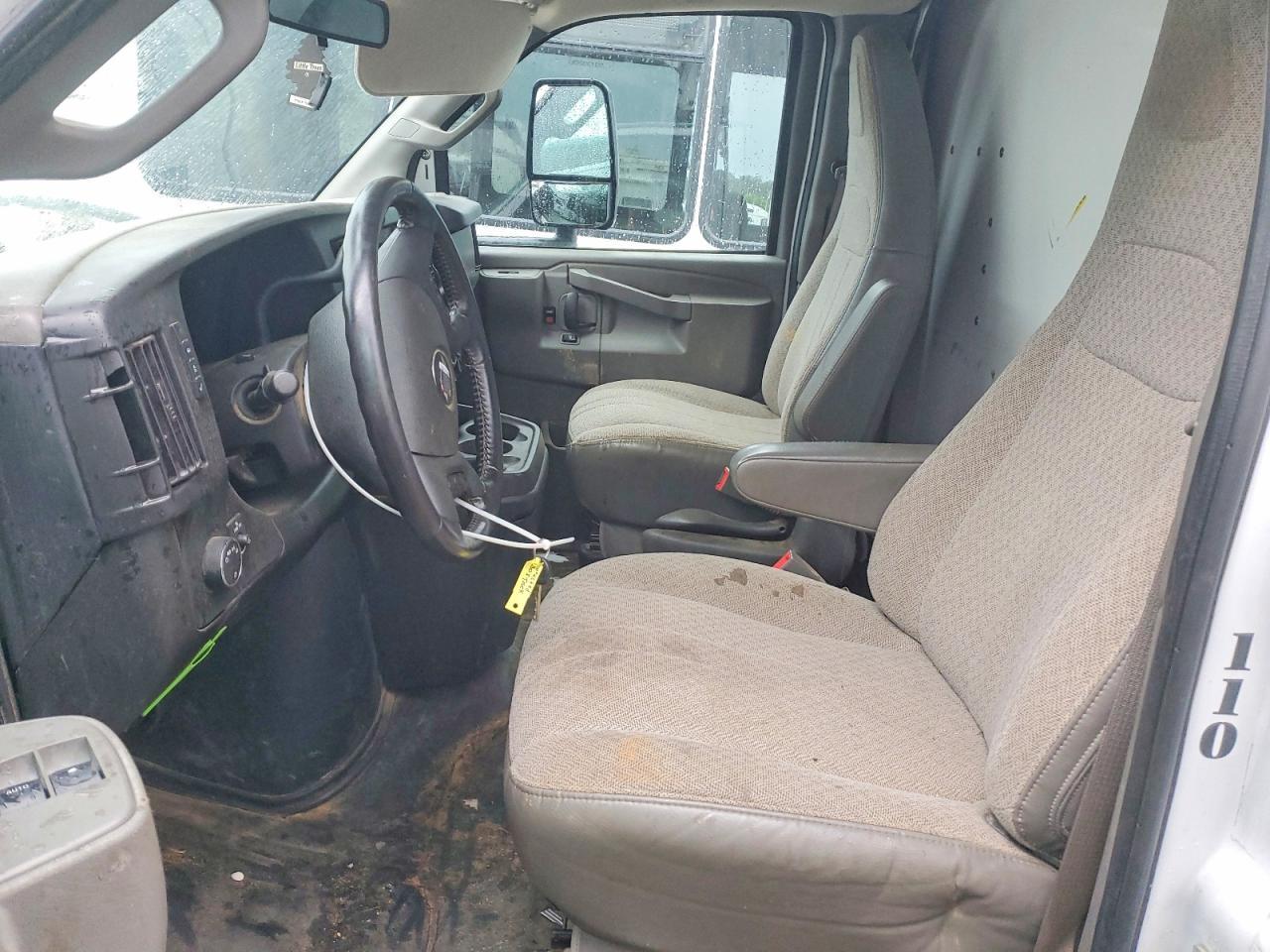 2023 Chevrolet Express Box Truck - Image 7