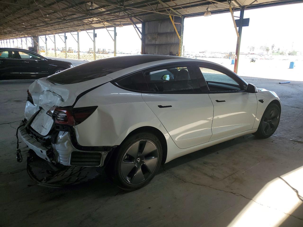 2023 Tesla Model 3 - Фото 3