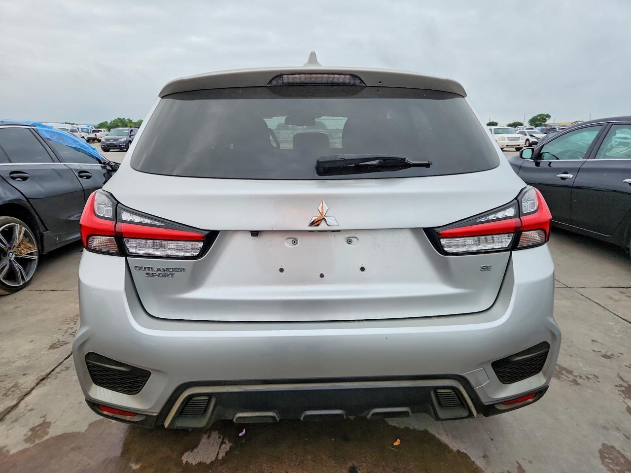 2021 Mitsubishi Outlander - Image 6