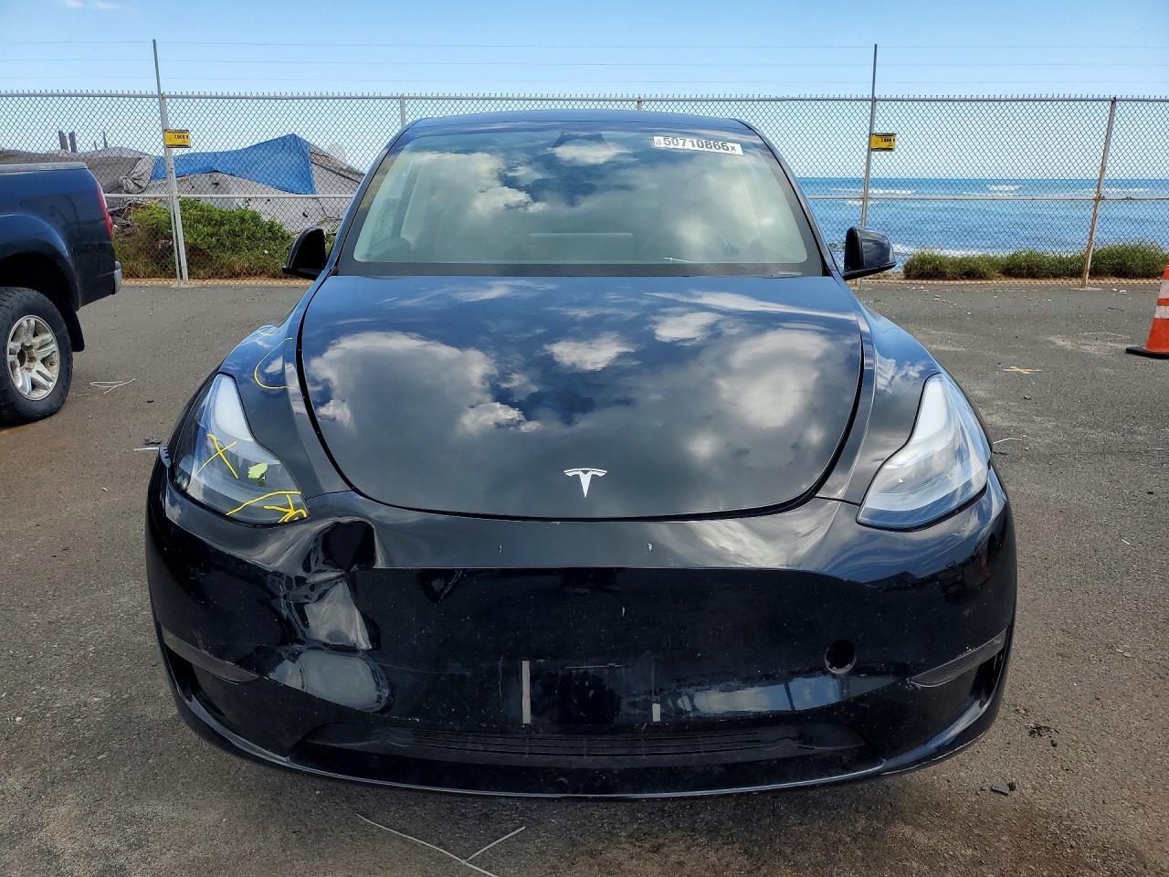 2025 Tesla Model Y - Image 5